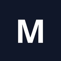 Cliente satisfeito com cozinha planejada sob medida